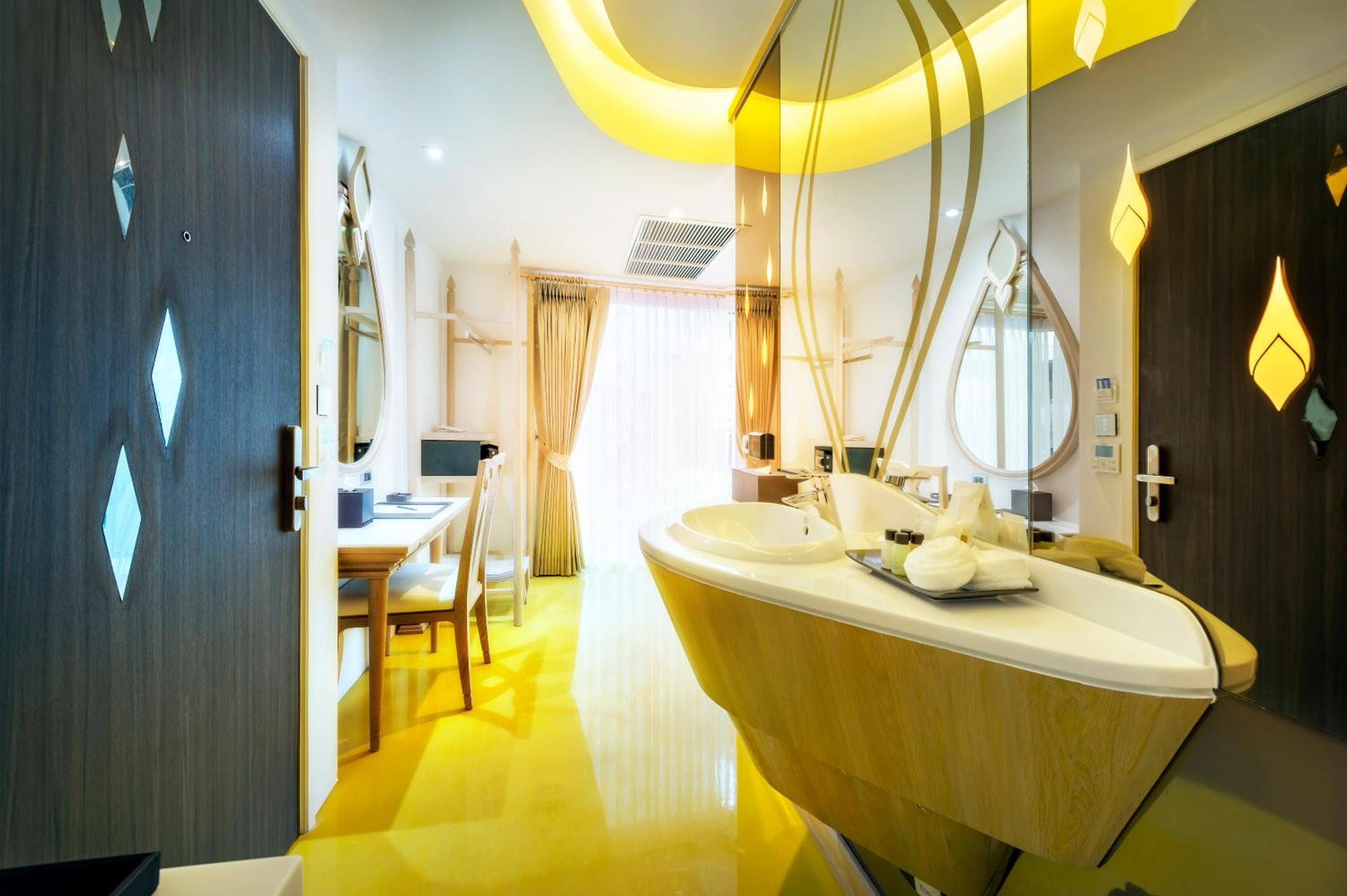 Anajak Bangkok Hotel - SHA Plus