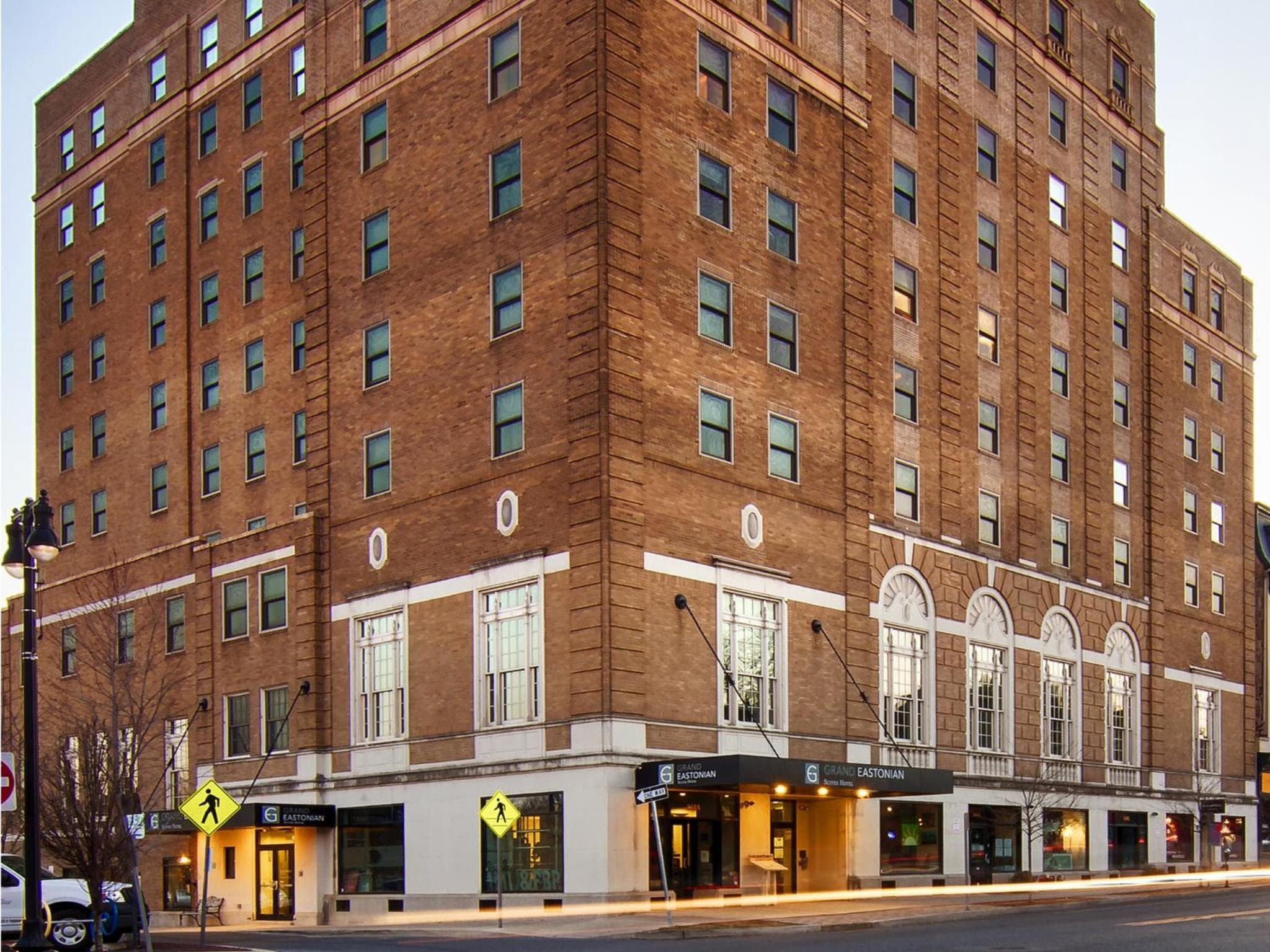 Grand Eastonian Hotel & Suites