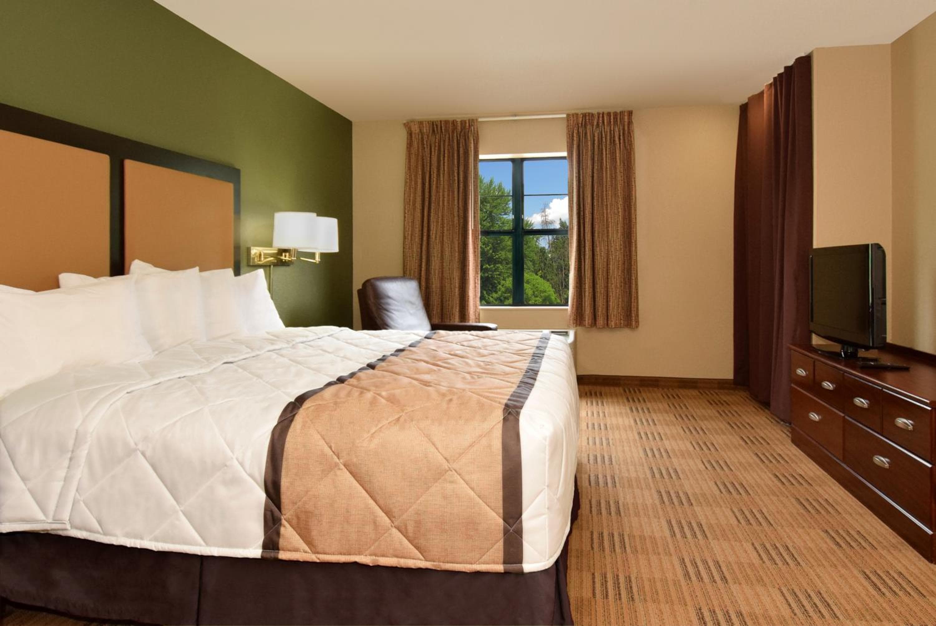 Studio 6 Corporate Extended Stay Chicago Lisle IL