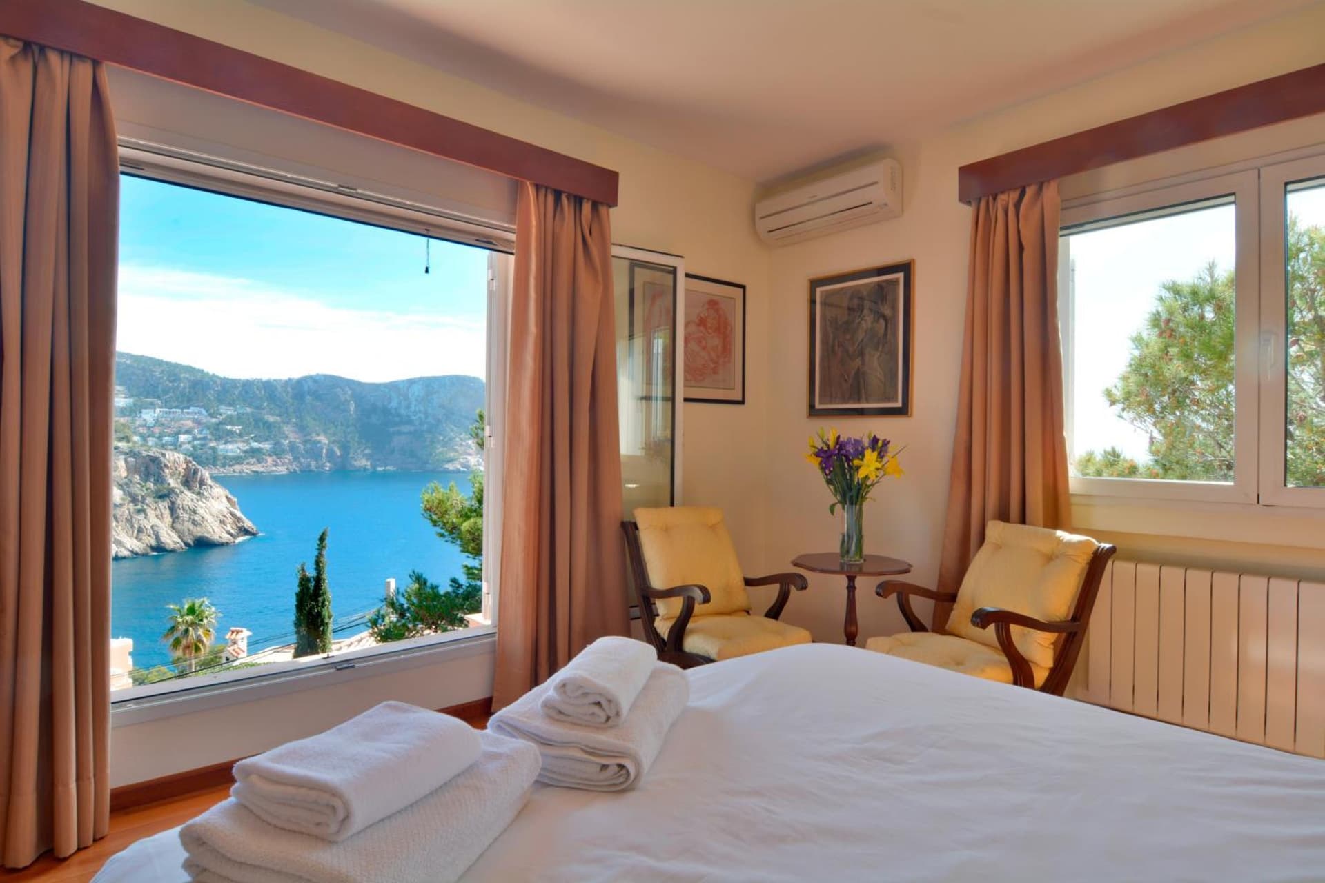 Villa With Enchanting Sea Views And Pool For 7 Guests