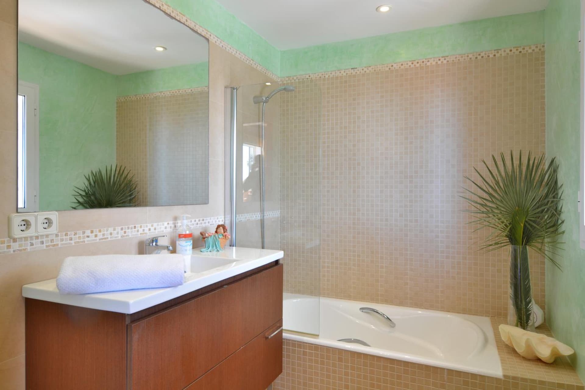 Villa With Enchanting Sea Views And Pool For 7 Guests