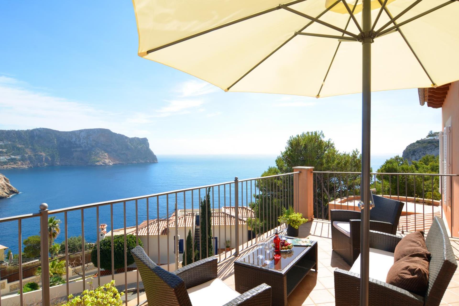 Villa With Enchanting Sea Views And Pool For 7 Guests