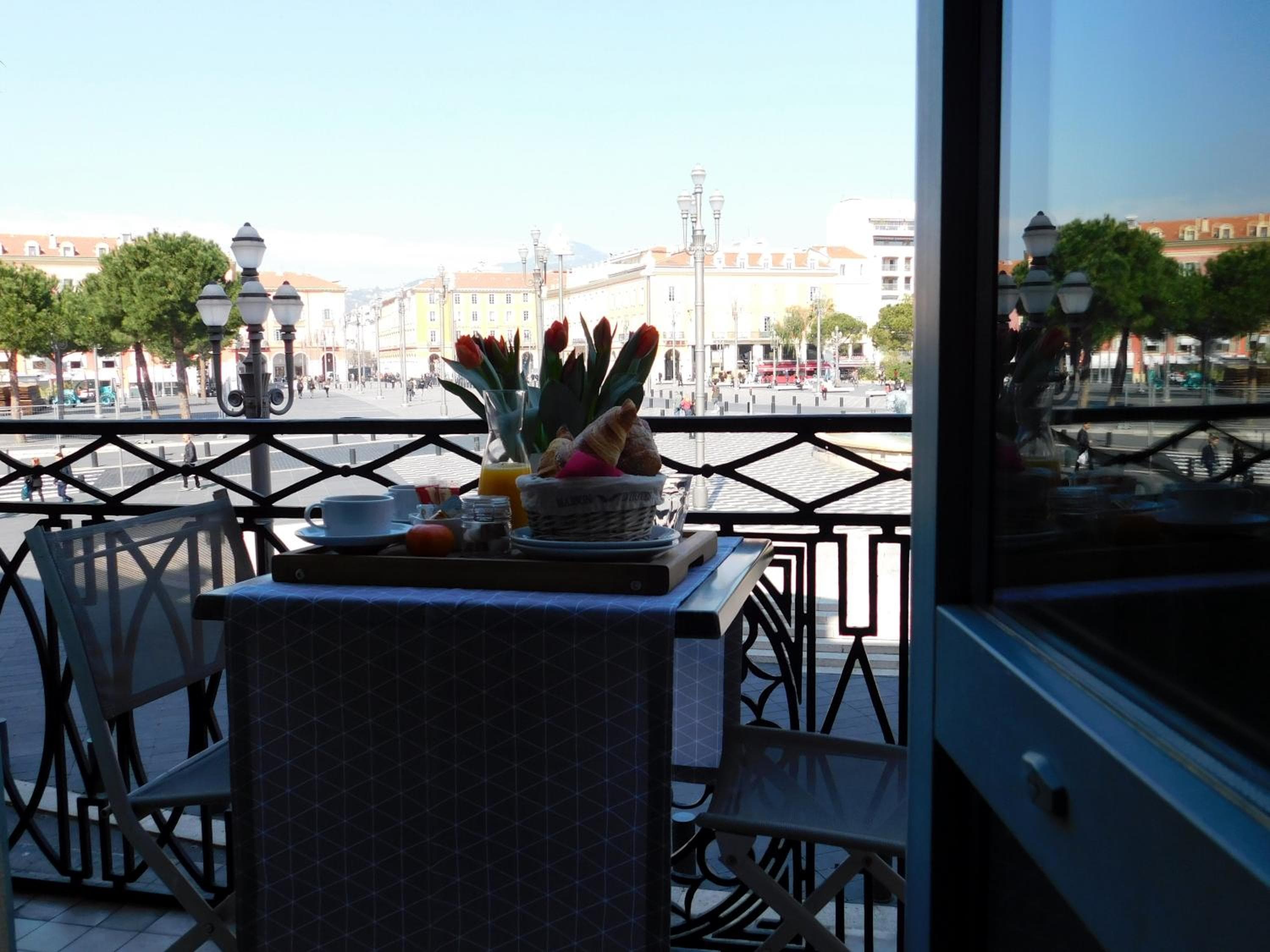 Hotel De La Mer