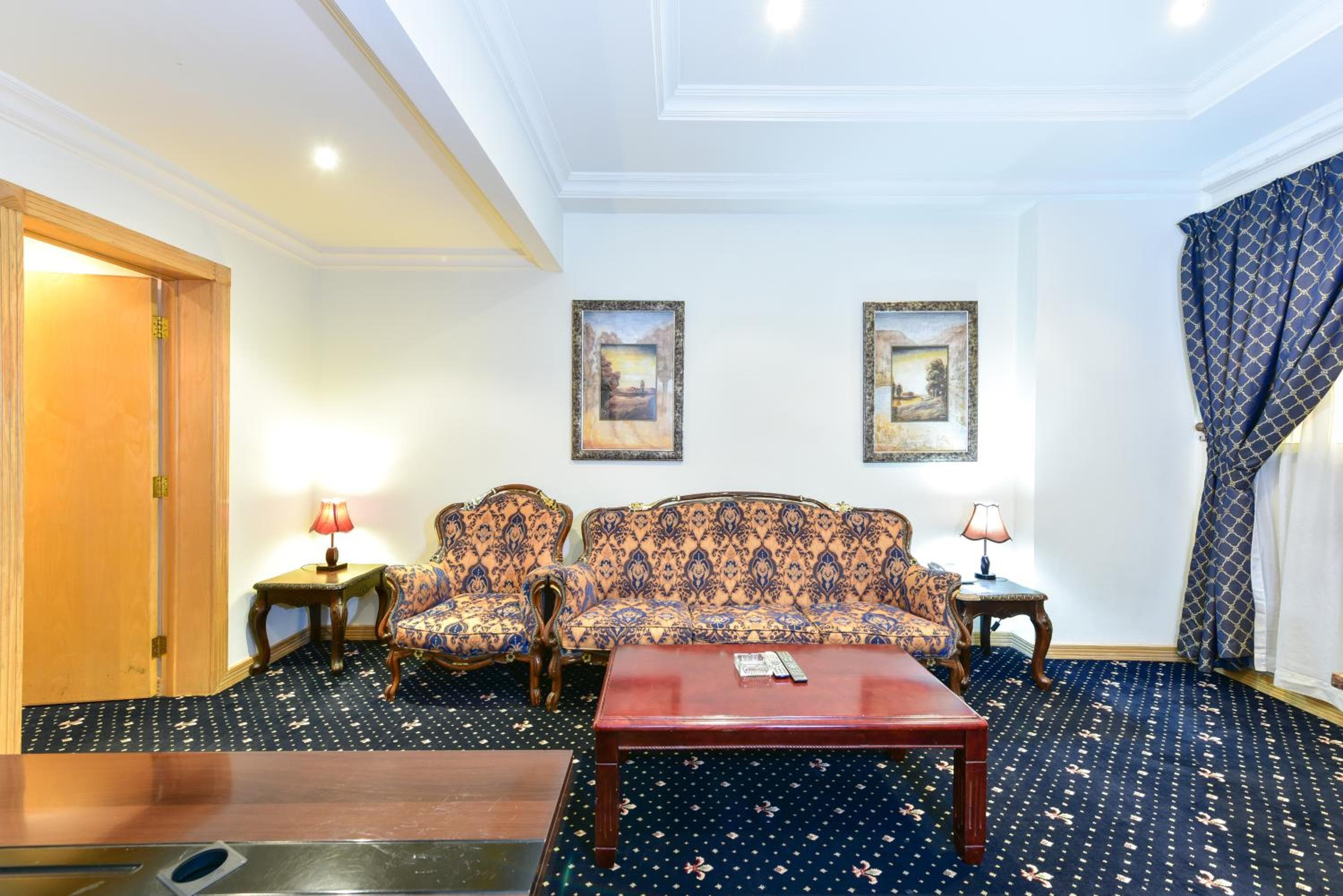 Cayam Hotel