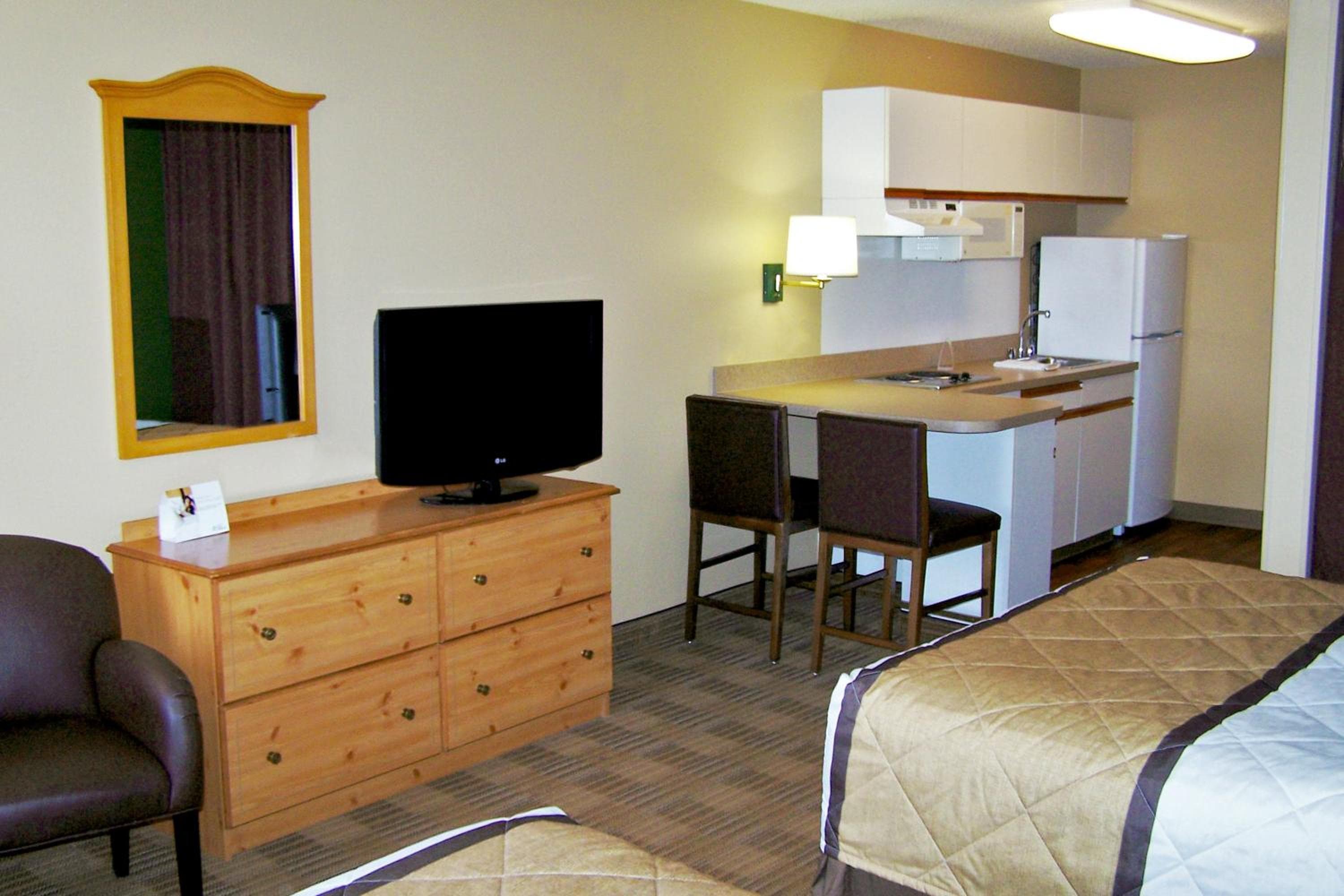 Extended Stay America Select Suites - Chicago - Lombard - Oakbrook