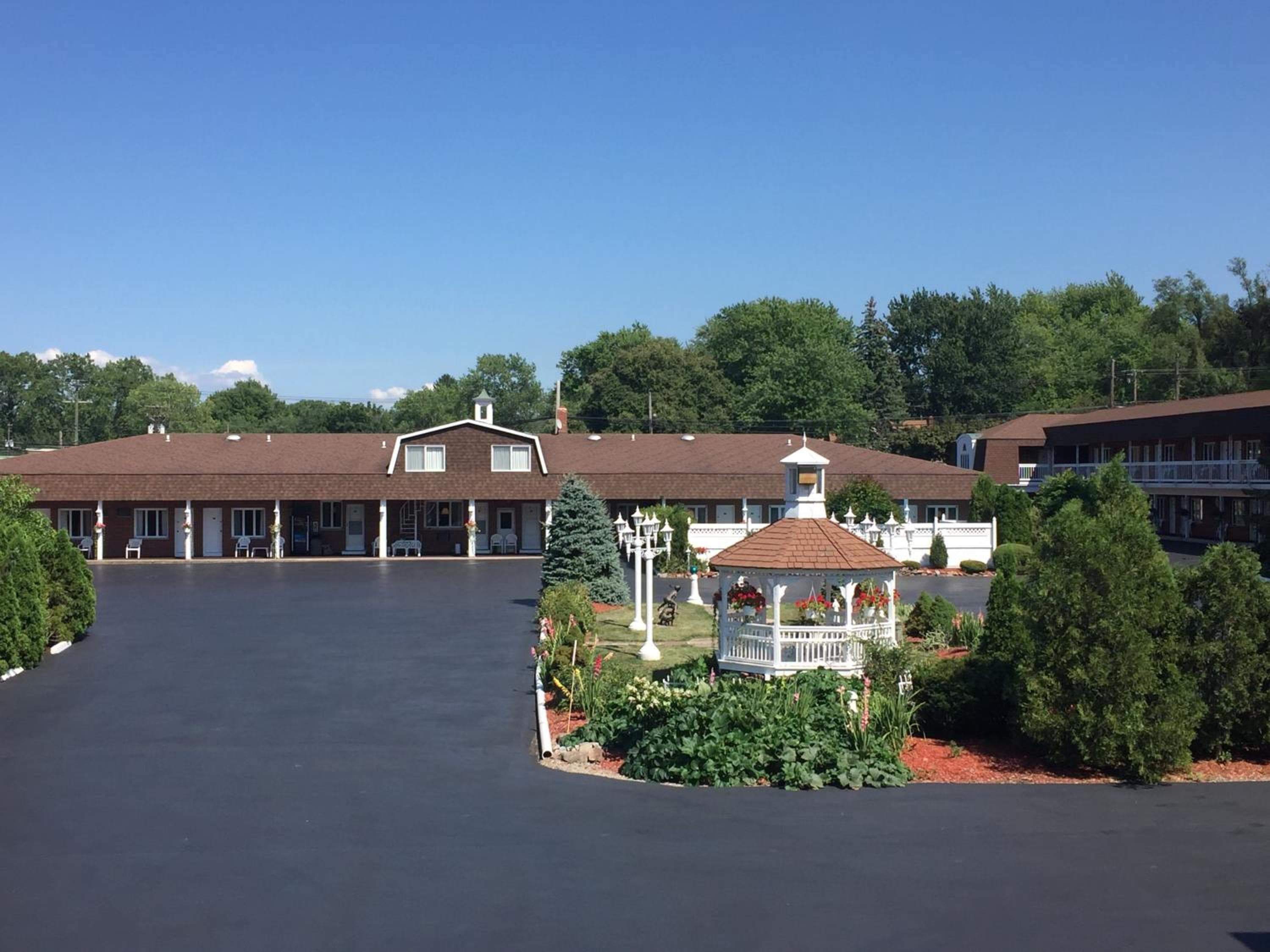 Lockport Inn and Suites