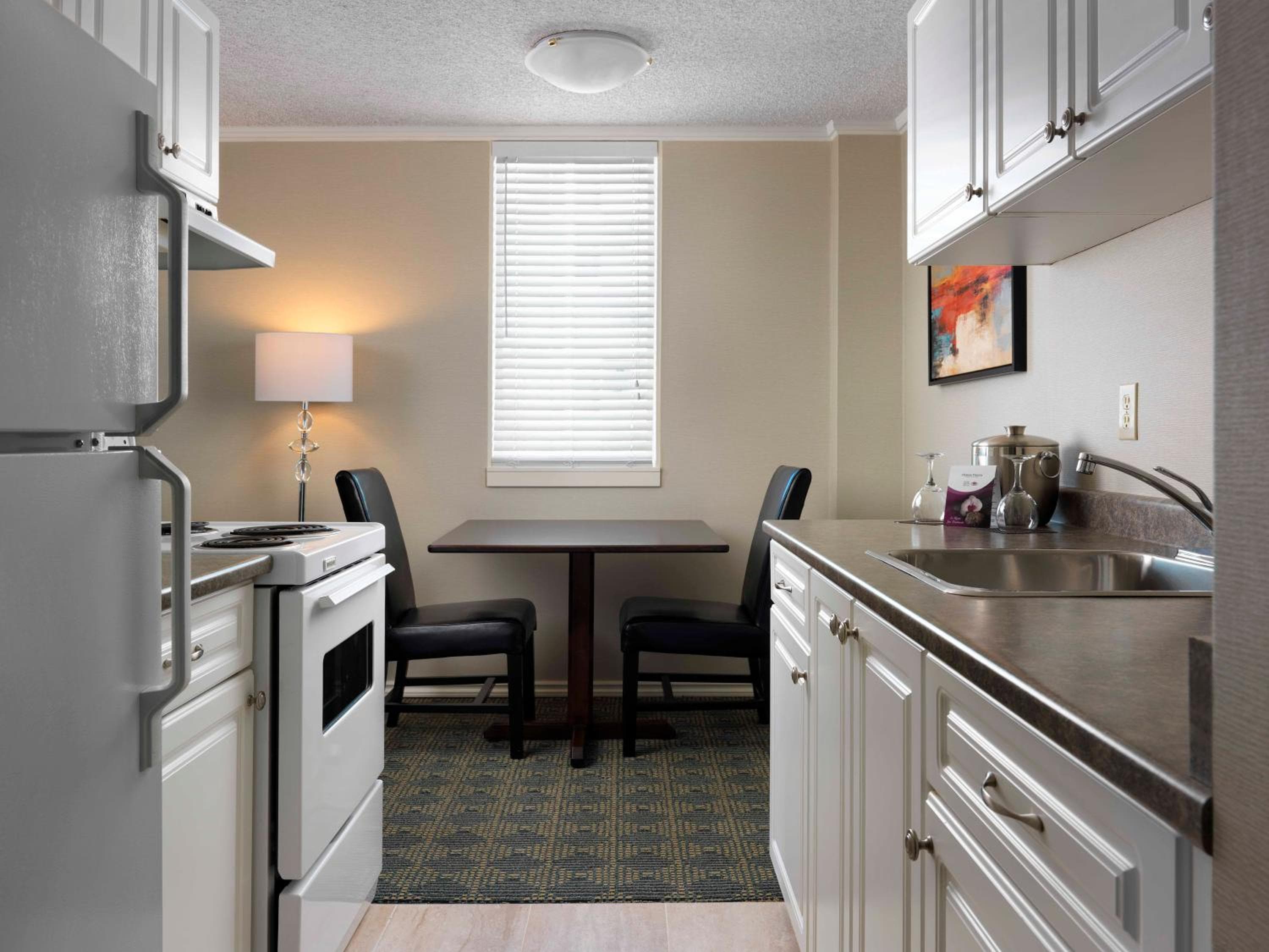 Chateau Victoria Hotel & Suites