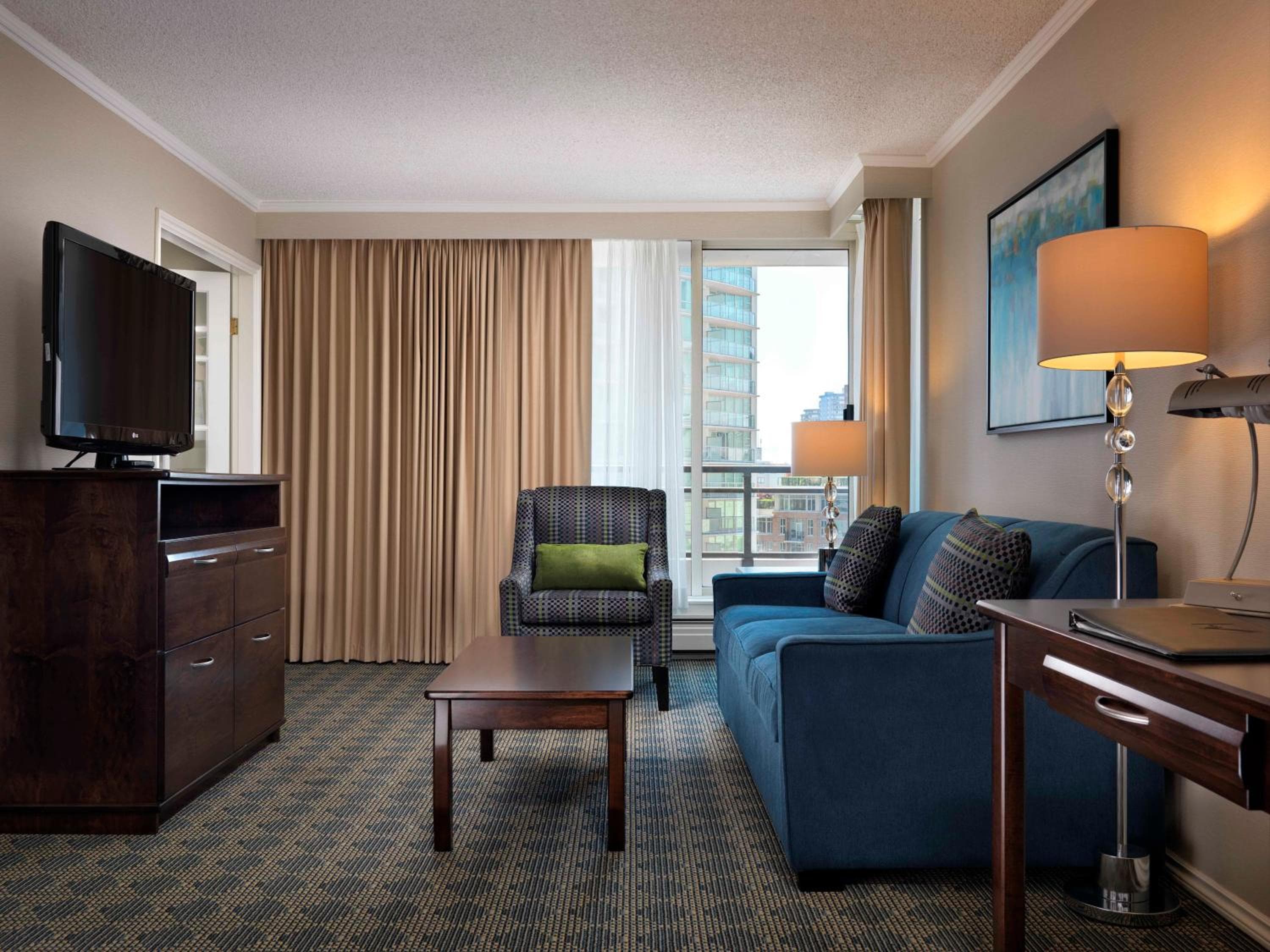 Chateau Victoria Hotel & Suites