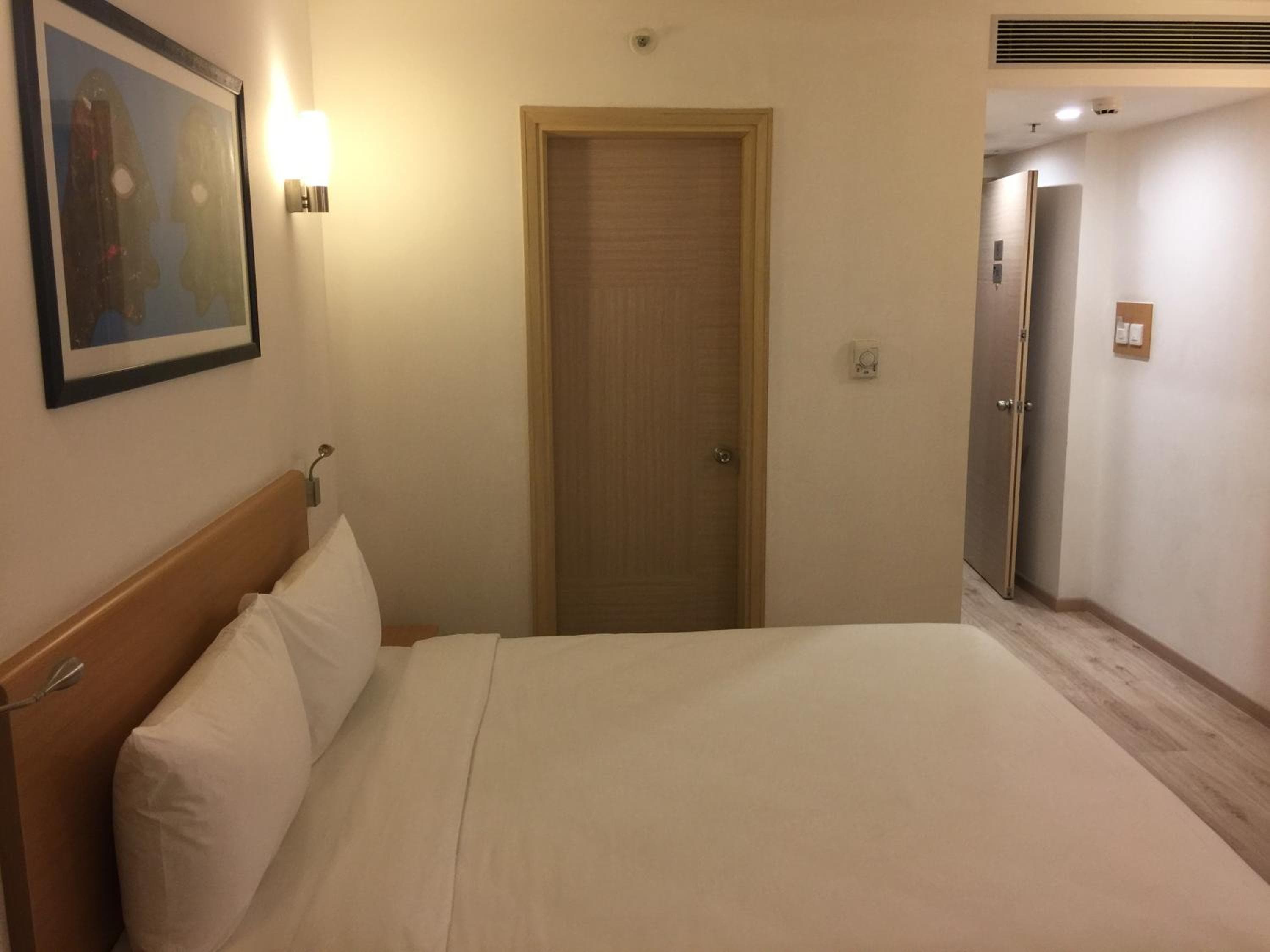Red Fox by Lemon Tree Hotels, Sector 60, Gurugram