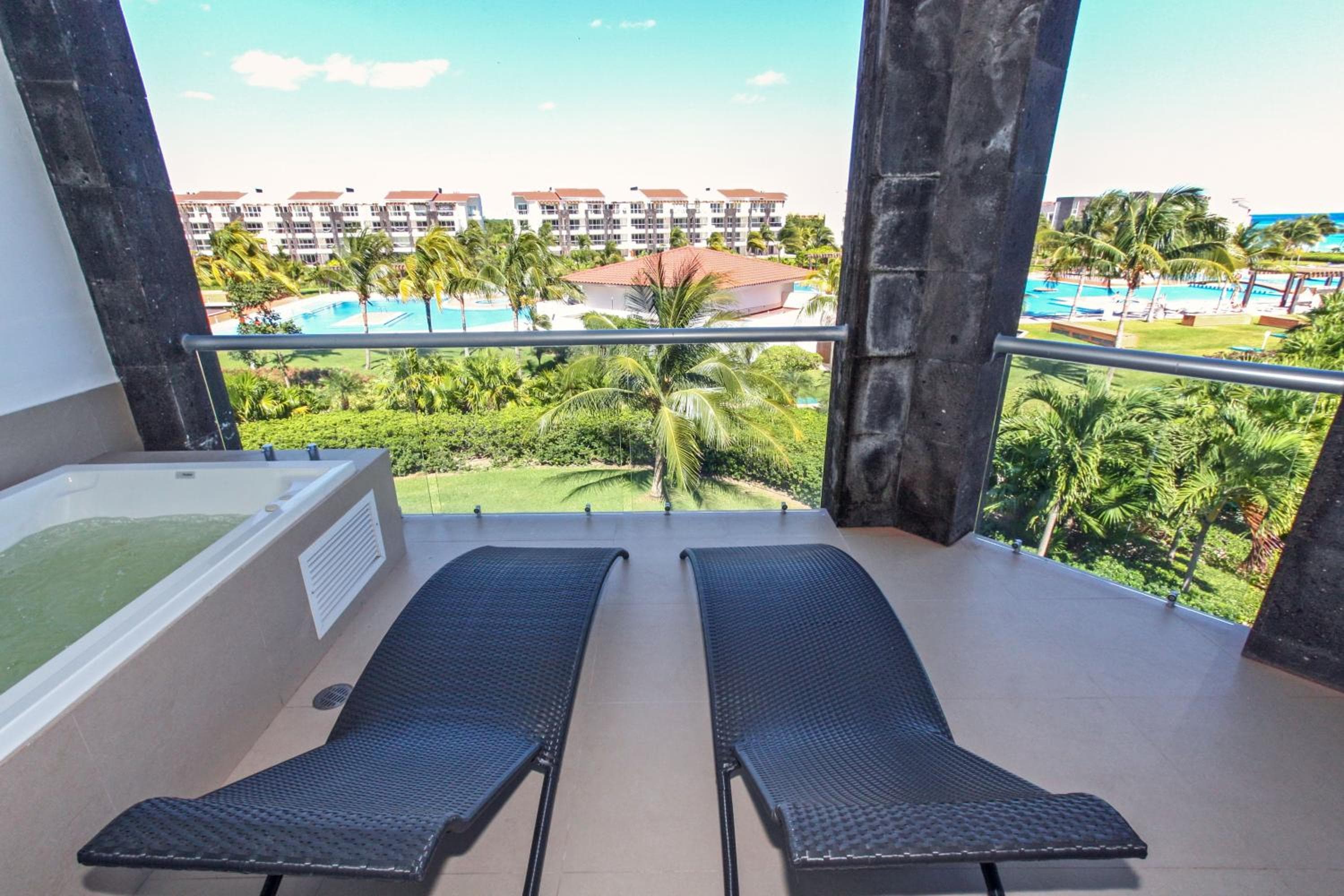Luxury 3 Bedroom Condo - Beachfront Complex at Mareazul - Buena Vida