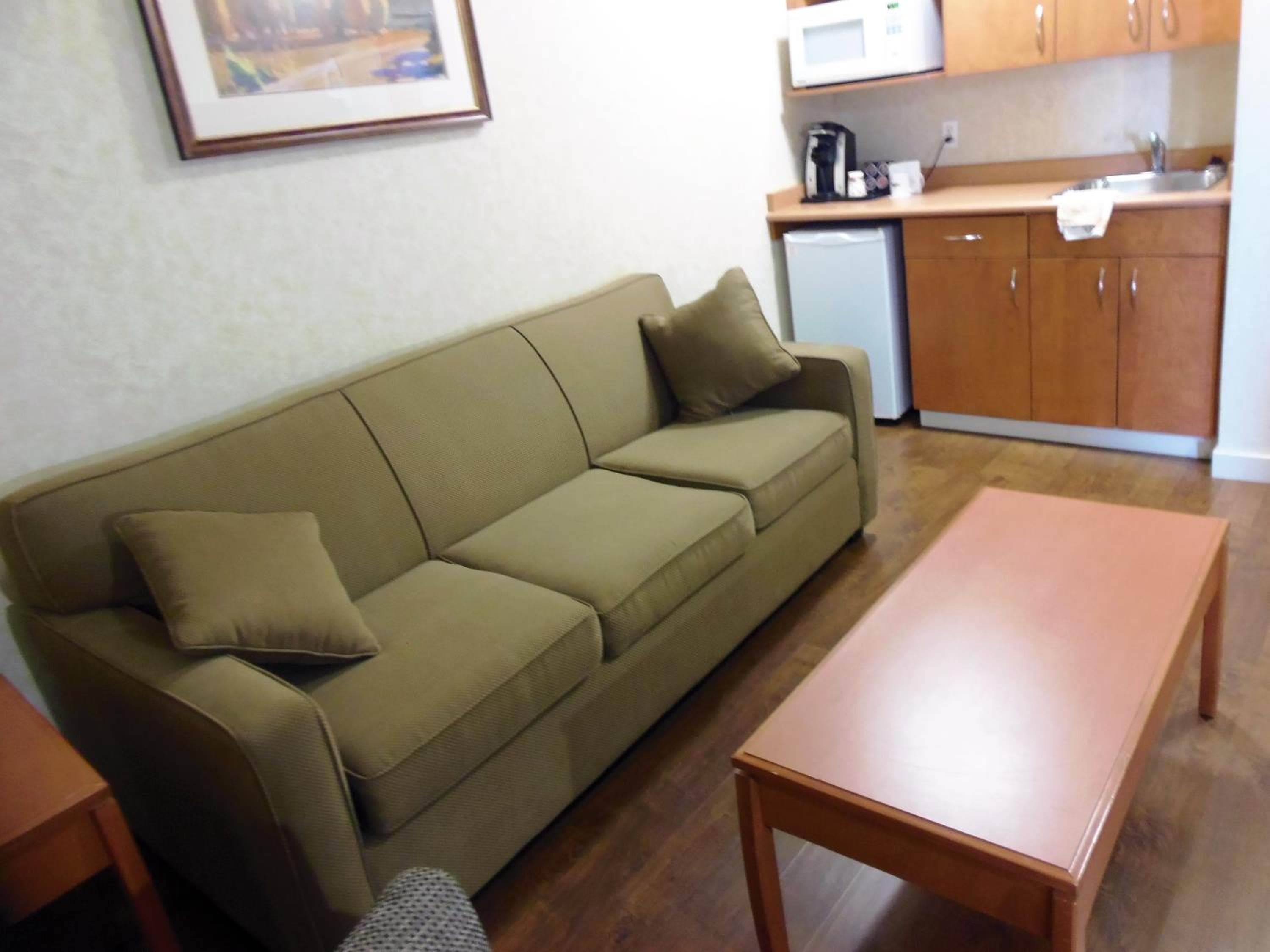 Rosslyn Inn & Suites