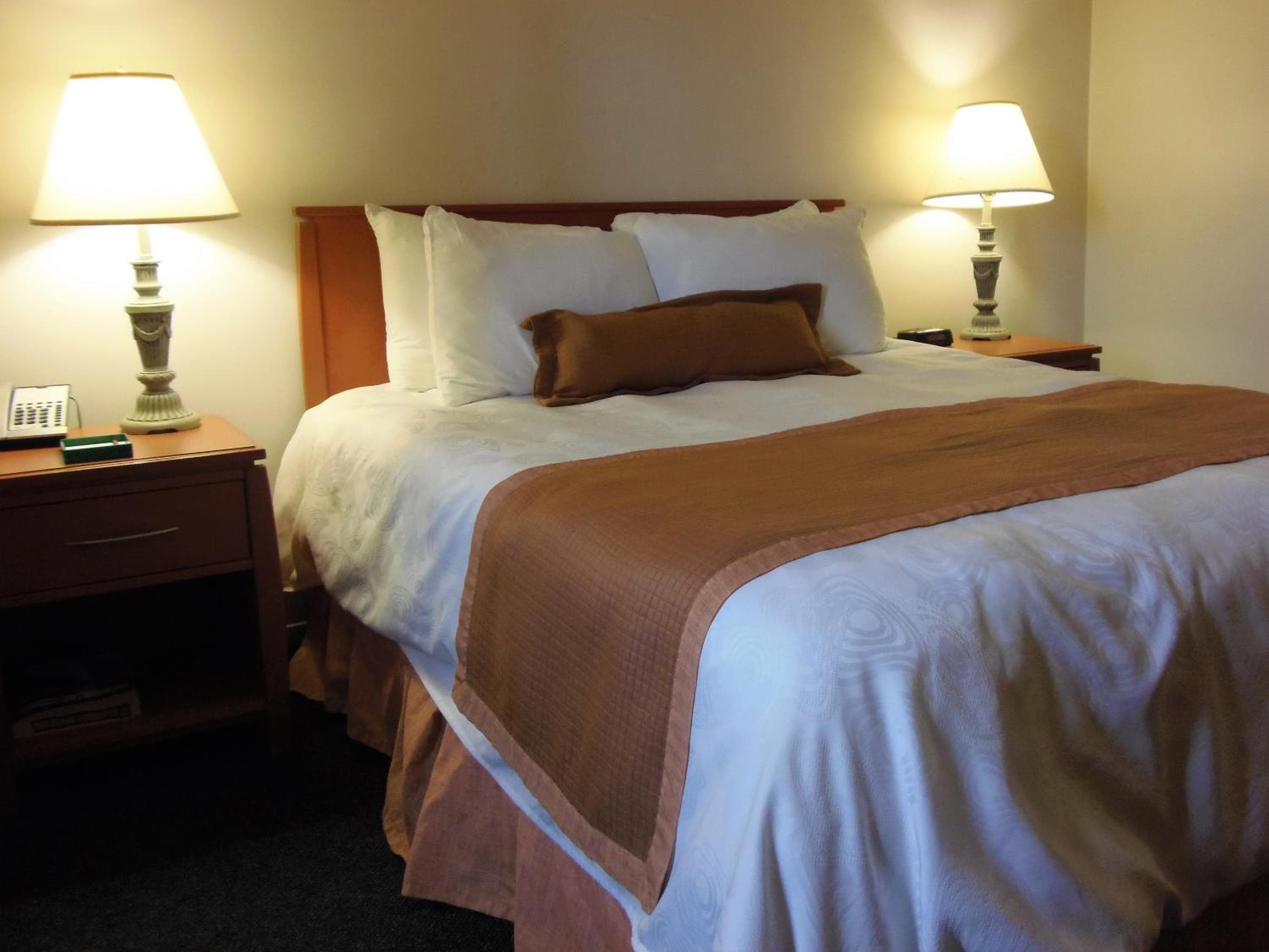 Rosslyn Inn & Suites