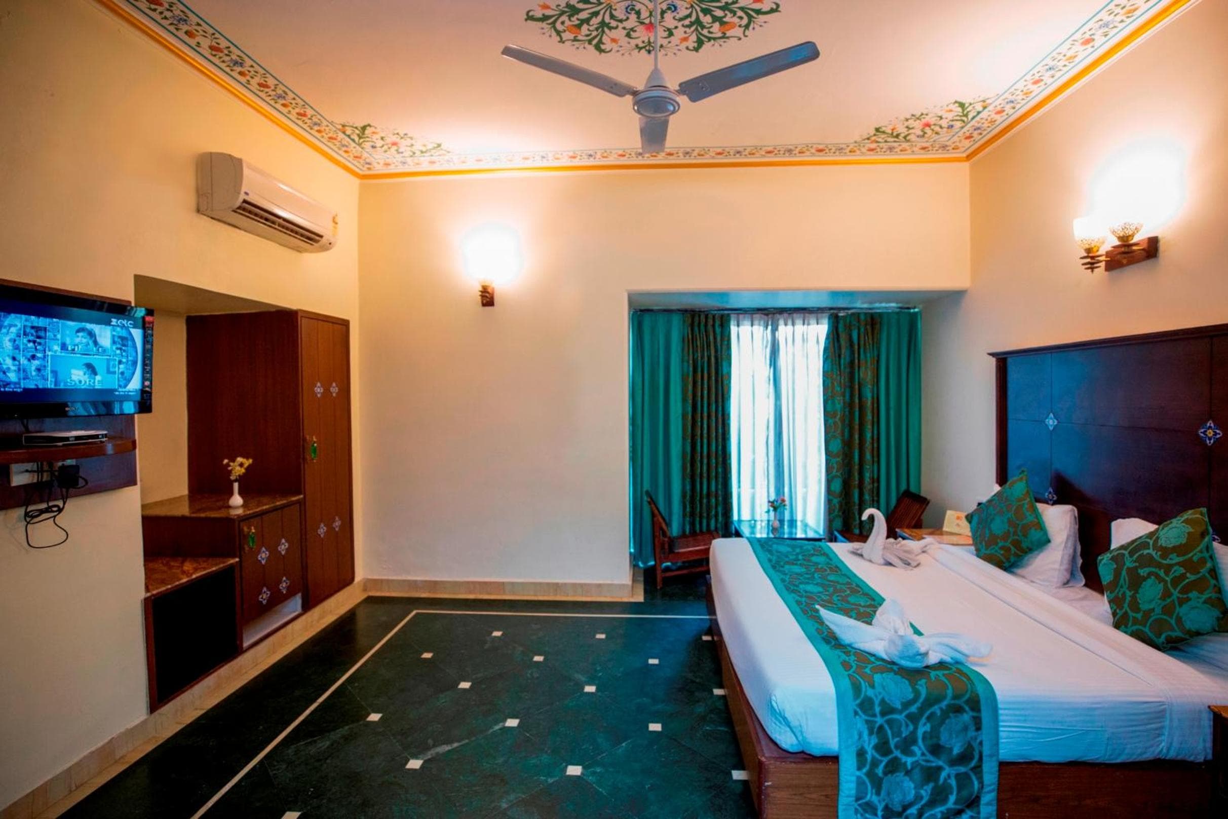Nahargarh Haveli-Near Train station Metro