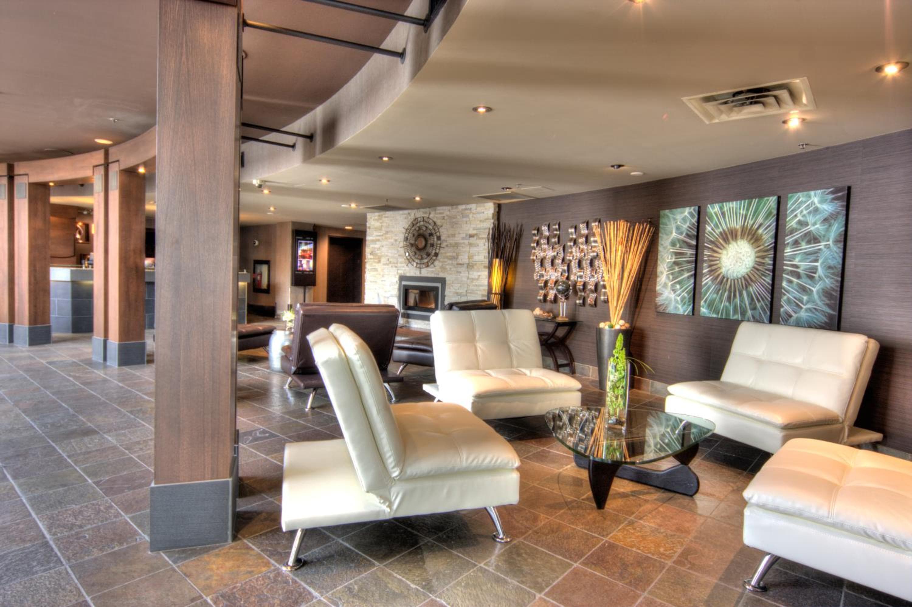 Coast Lonsdale Quay Hotel