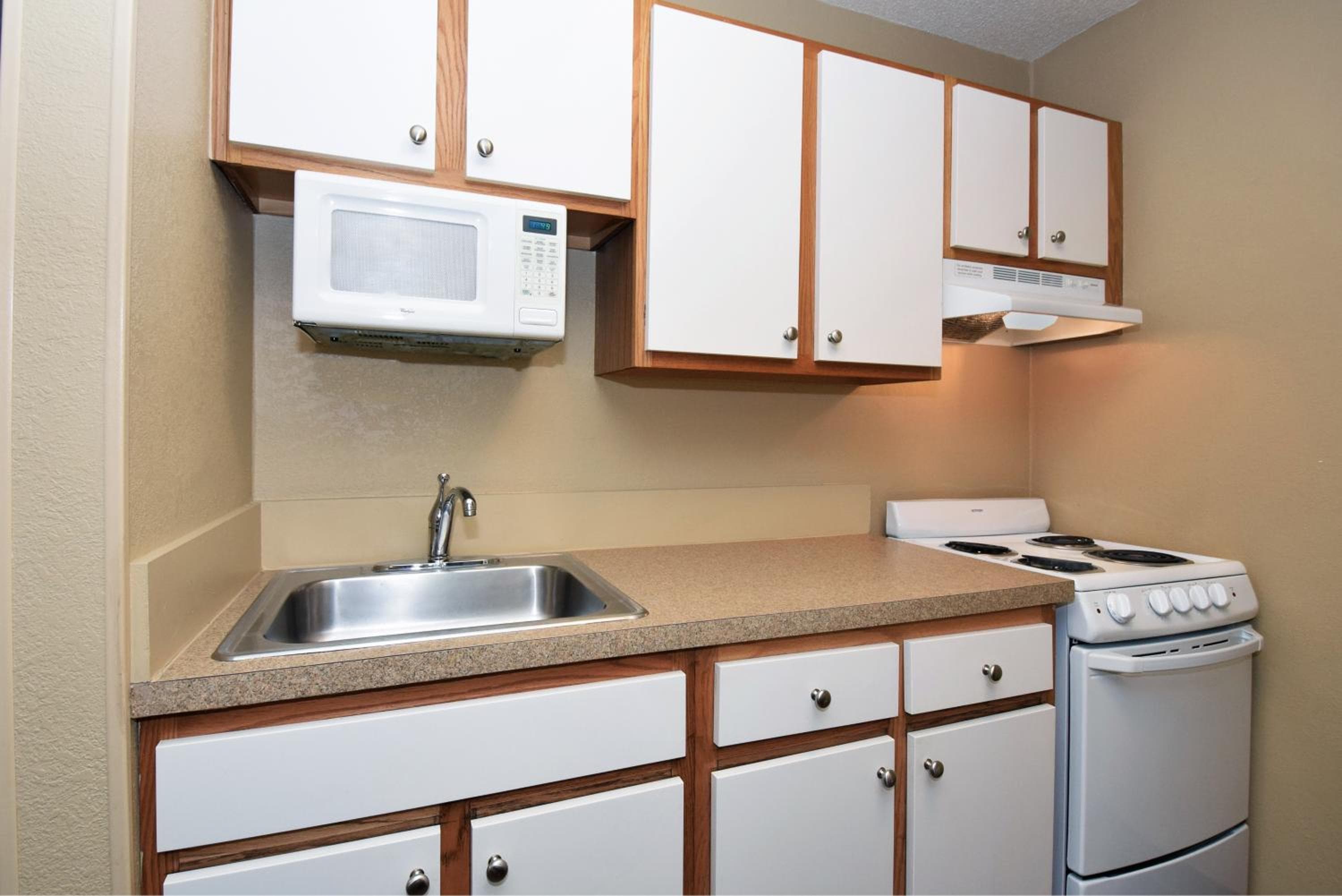 Hawthorn Extended Stay by Wyndham Bedford - Dallas