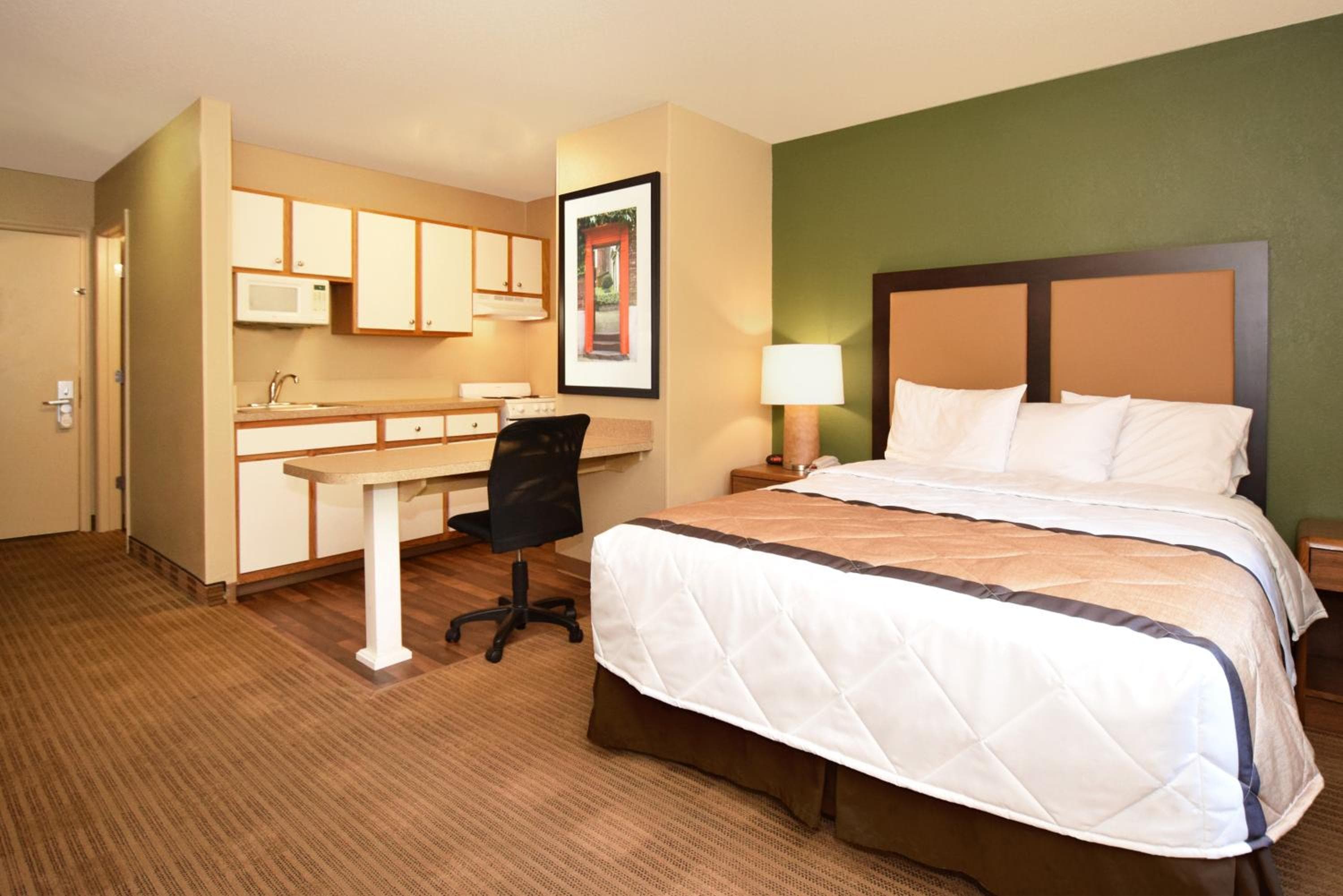 Hawthorn Extended Stay by Wyndham Bedford - Dallas