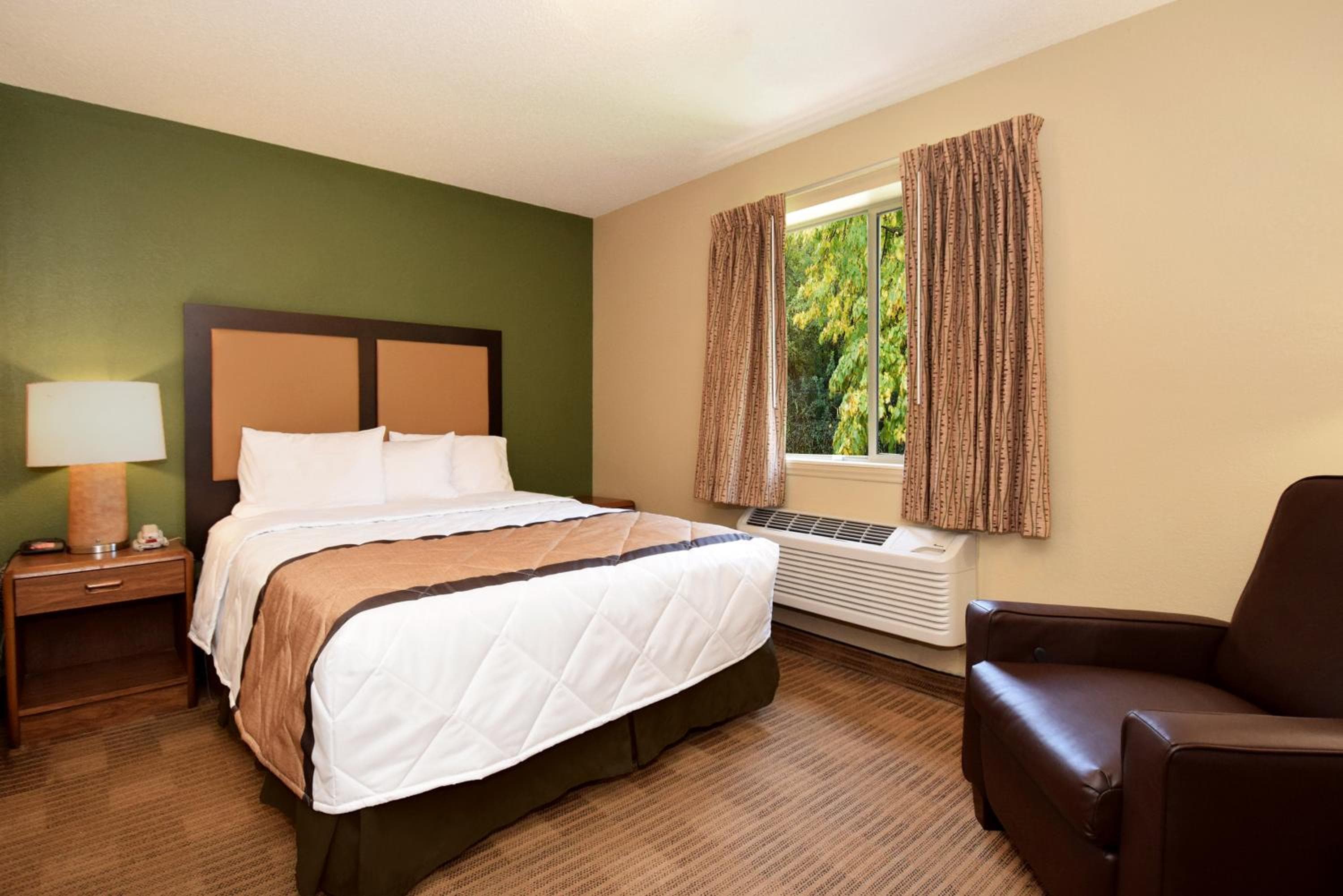 Hawthorn Extended Stay by Wyndham Bedford - Dallas