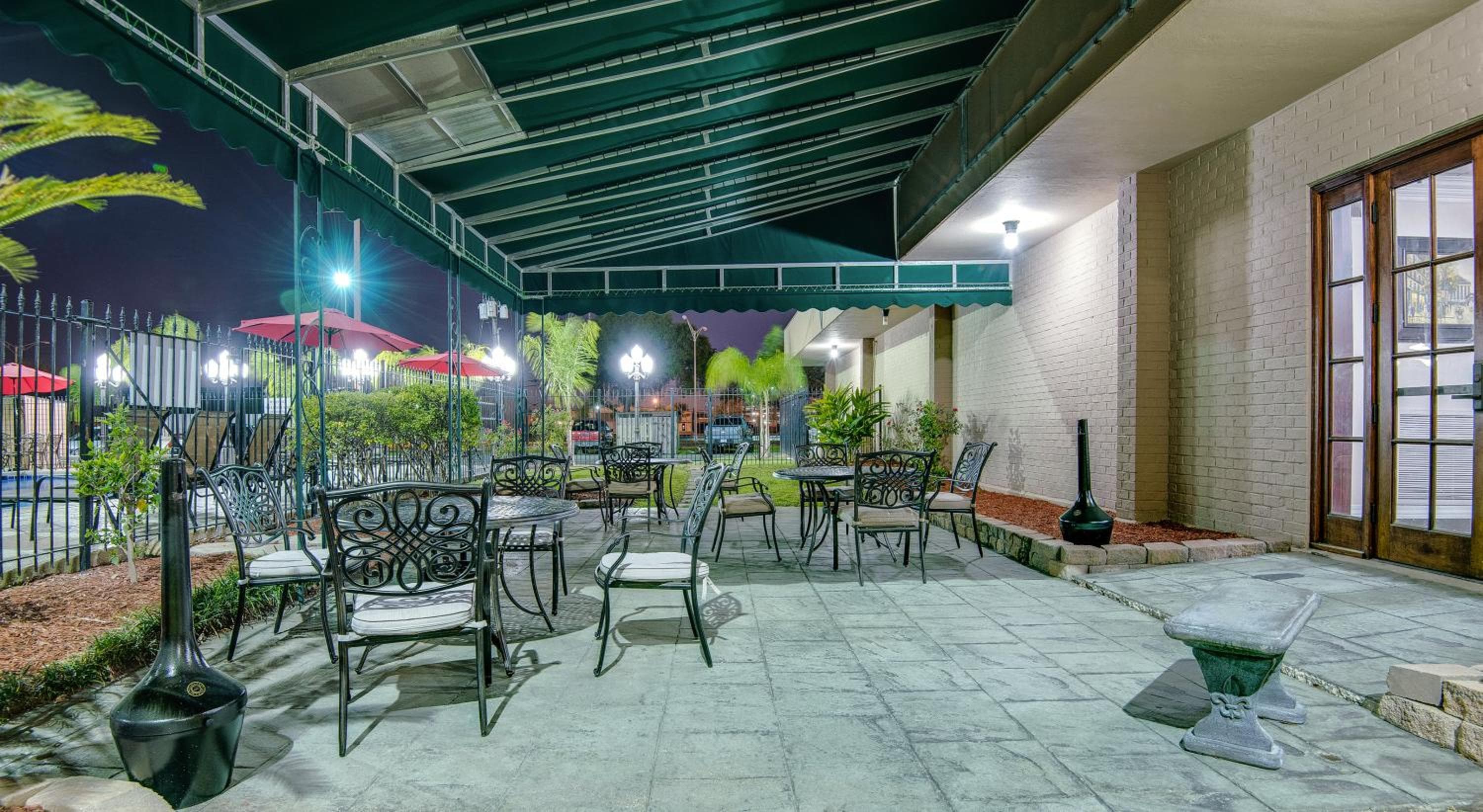 Clarion Hotel & Suites
