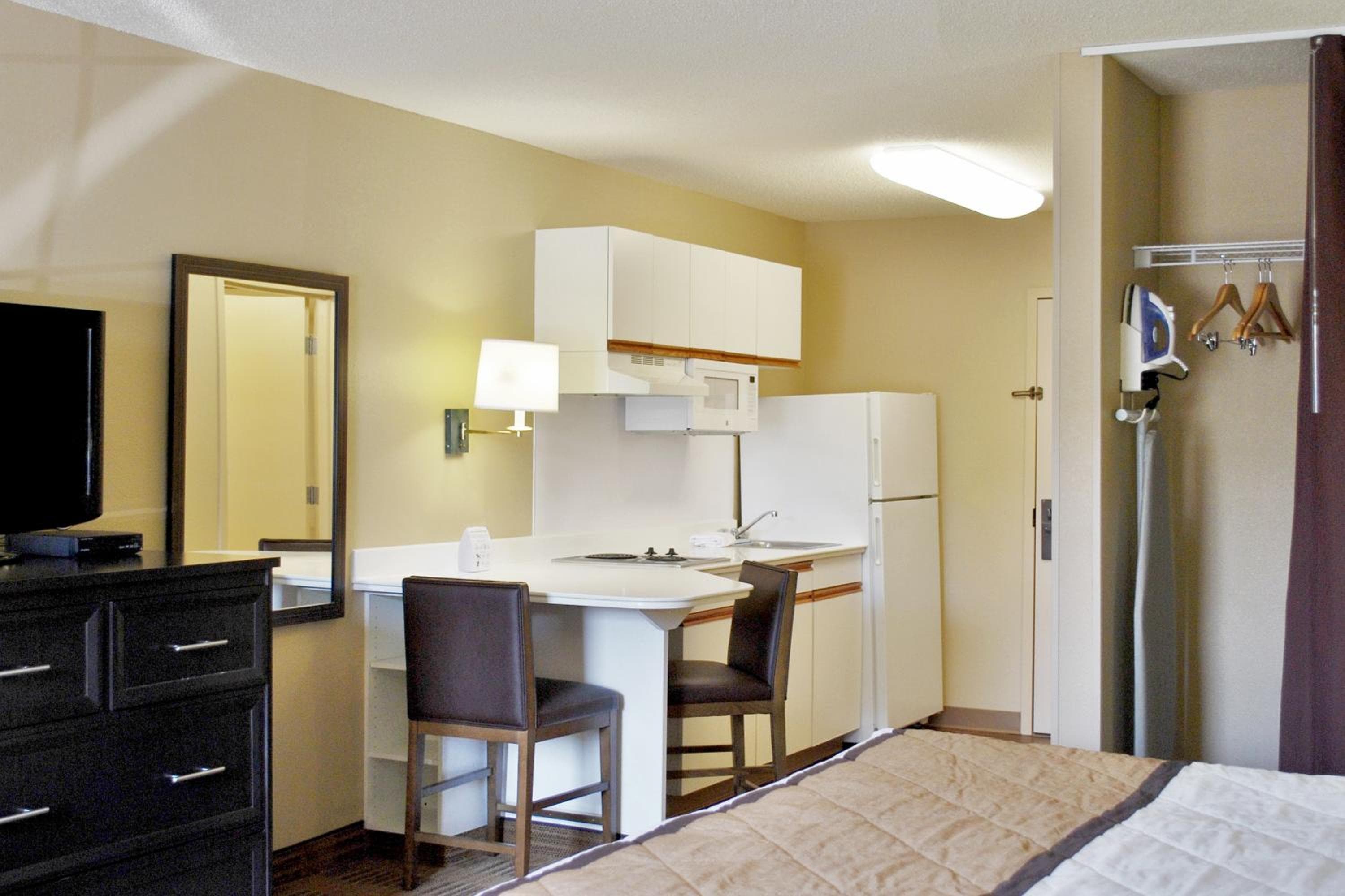 Extended Stay America Suites - Newark - Woodbridge