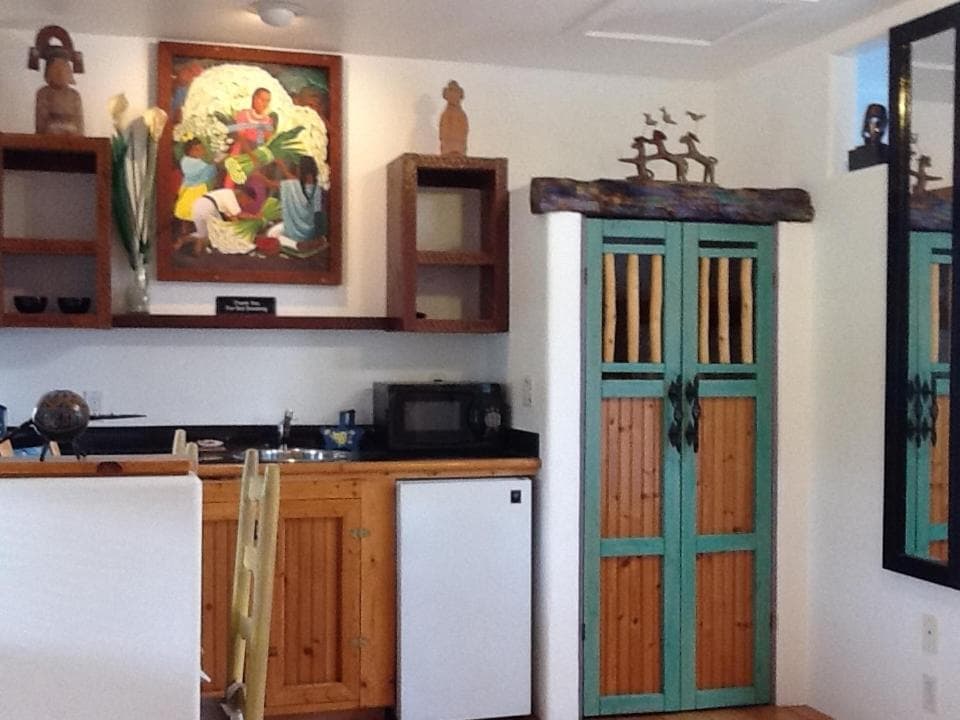 Les Artistes Inn