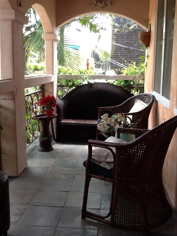 Les Artistes Inn