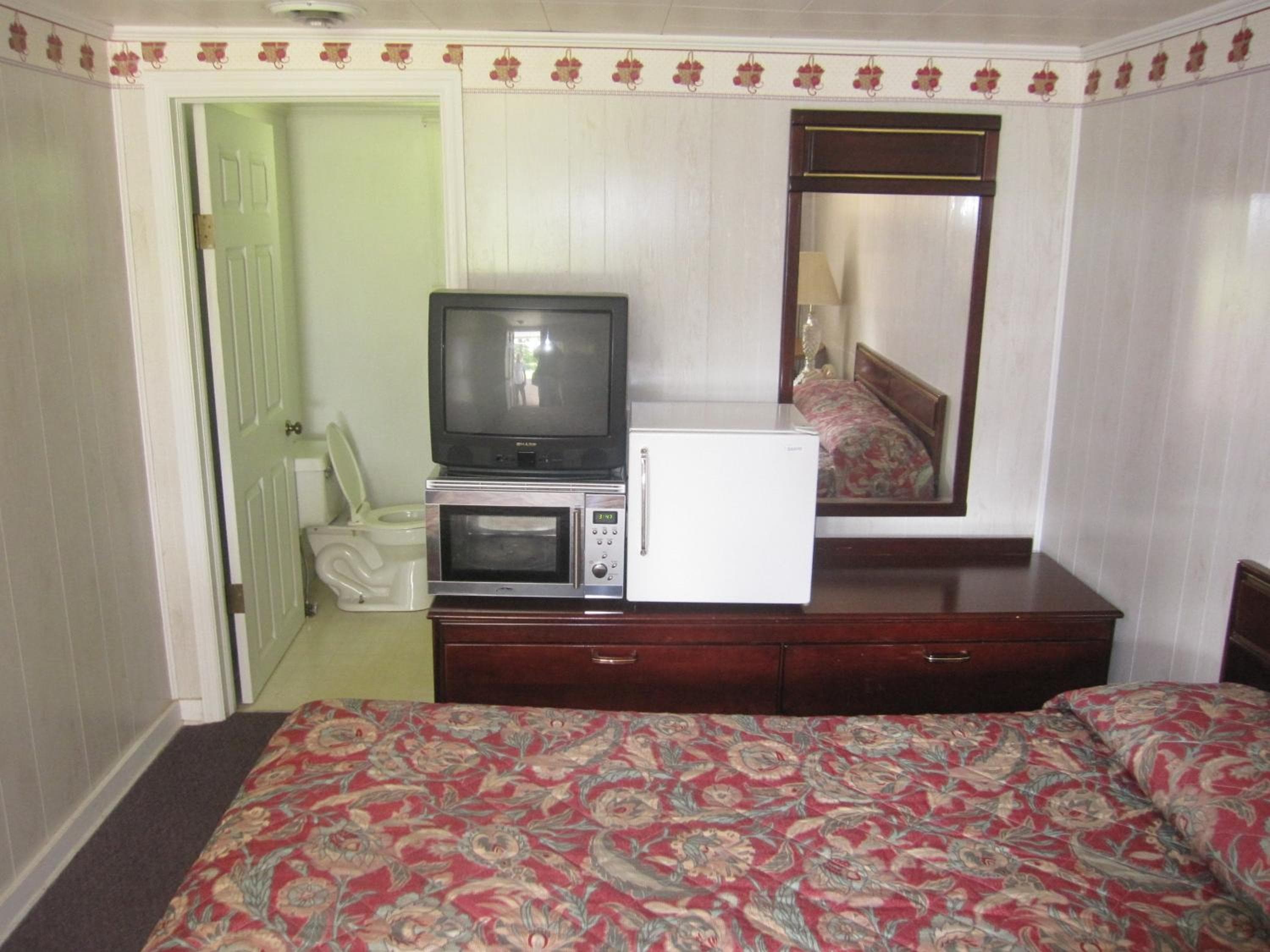 Pinecrest Motel