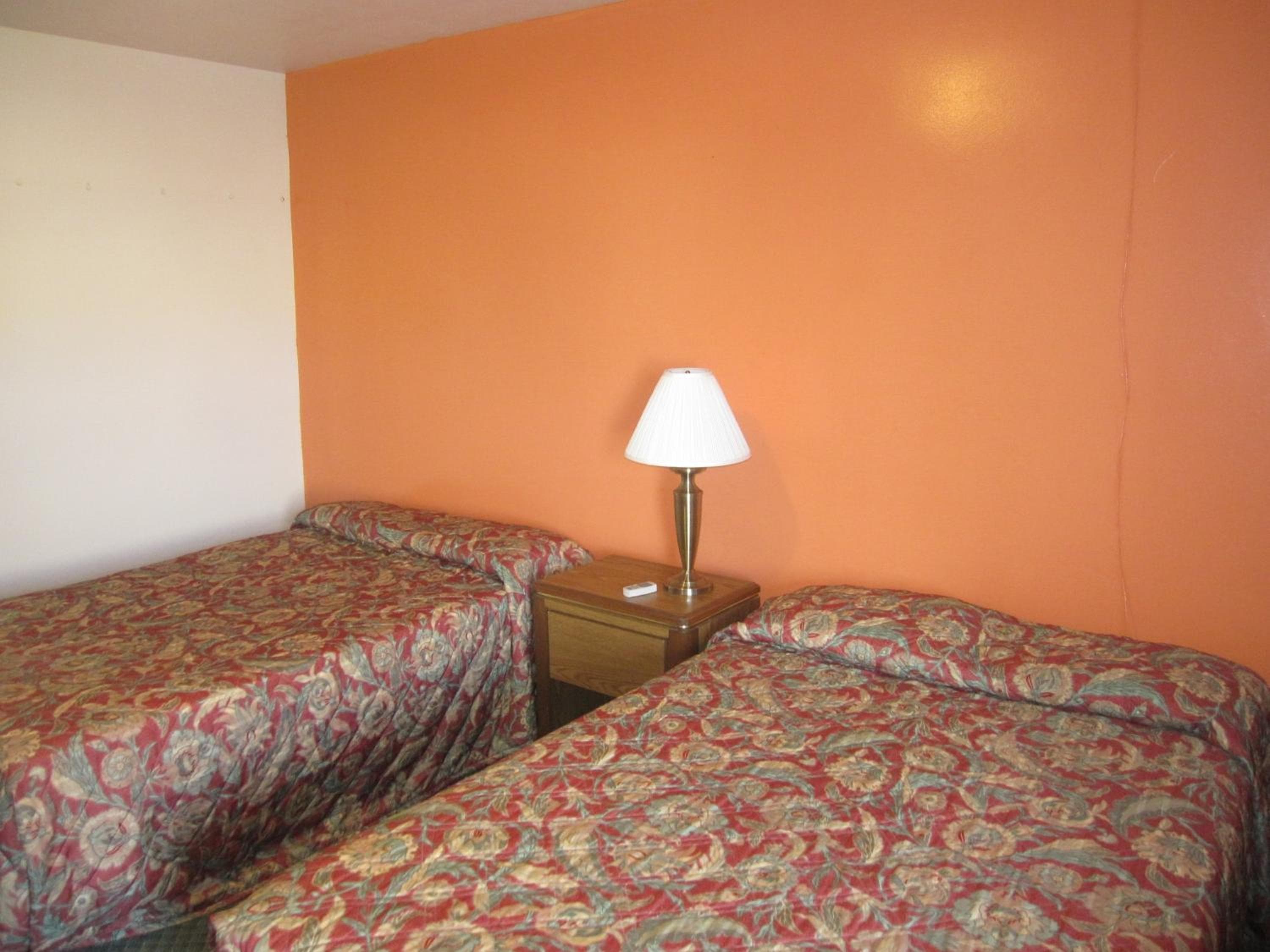 Pinecrest Motel