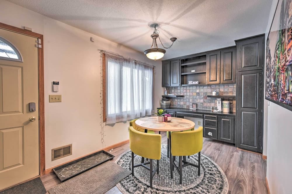 Brooklyn Park Abode 12 Mi to Dtwn Minneapolis