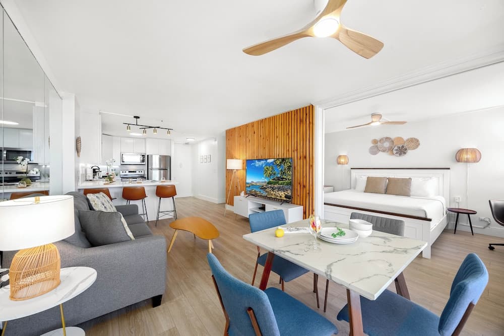 Ocean View 1BR at Ilikai Marina