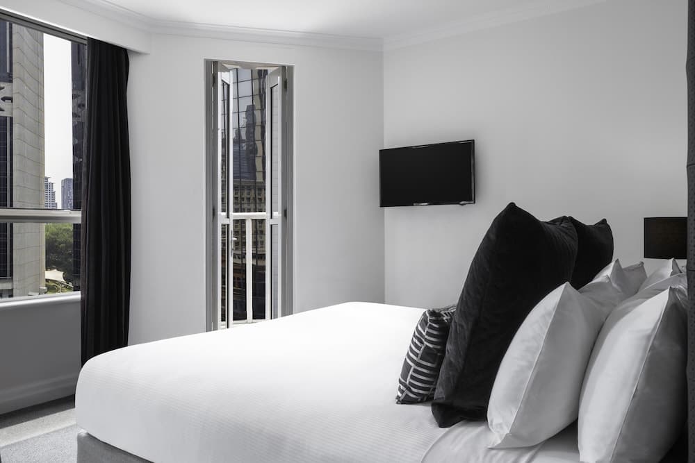 Mantra 2 Bond Street Sydney