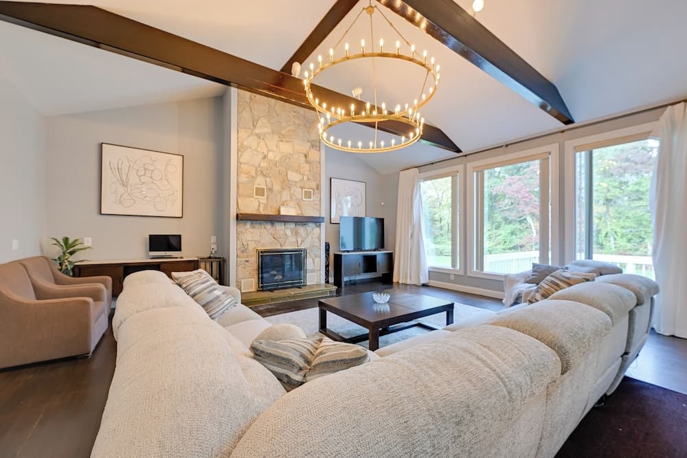 High-end Estate in Norwalk: Quiet & Spacious!