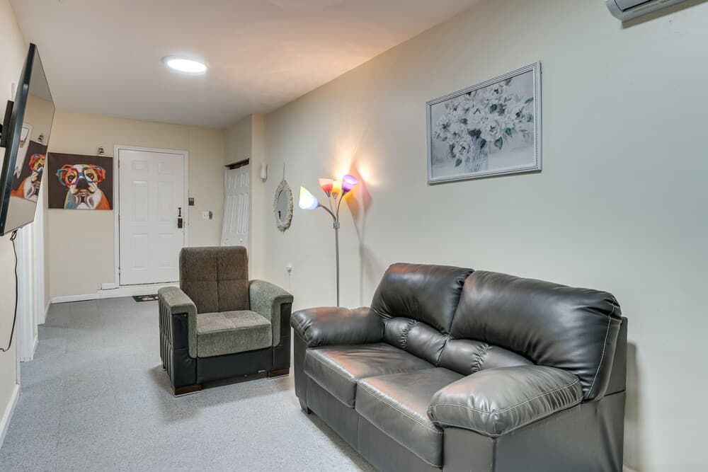 Comfortable Elizabeth Retreat ~ 16 Mi to Manhattan