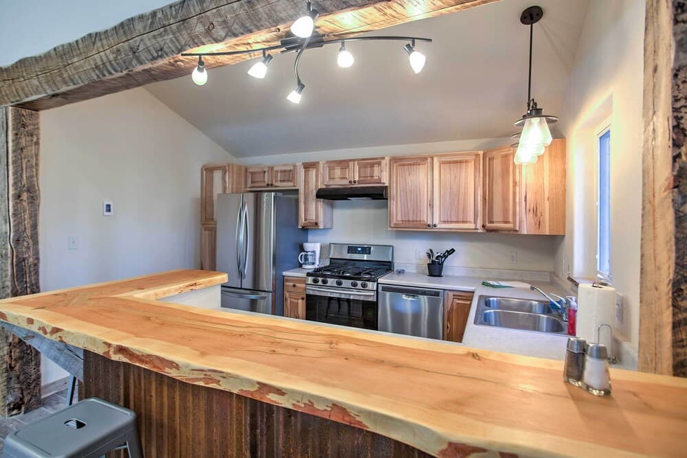Mancos Cabin Rental on 80 Acres w/ Mountain View!
