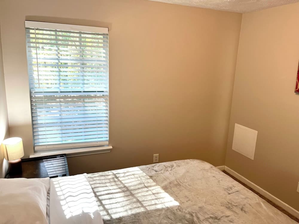 3 Bed Home 15 Minutes to Downtown Atlanta