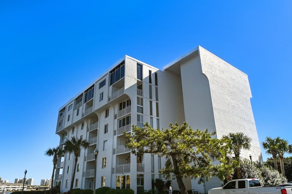 DP 202C Recently renovated 2 bedroom condo near Destin Harbor and amazing views by RedAwning