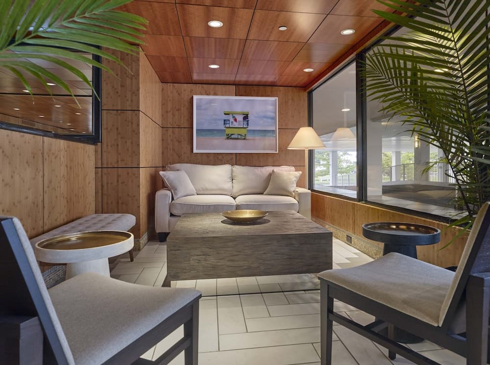 Henlopen Oceanfront Hotel
