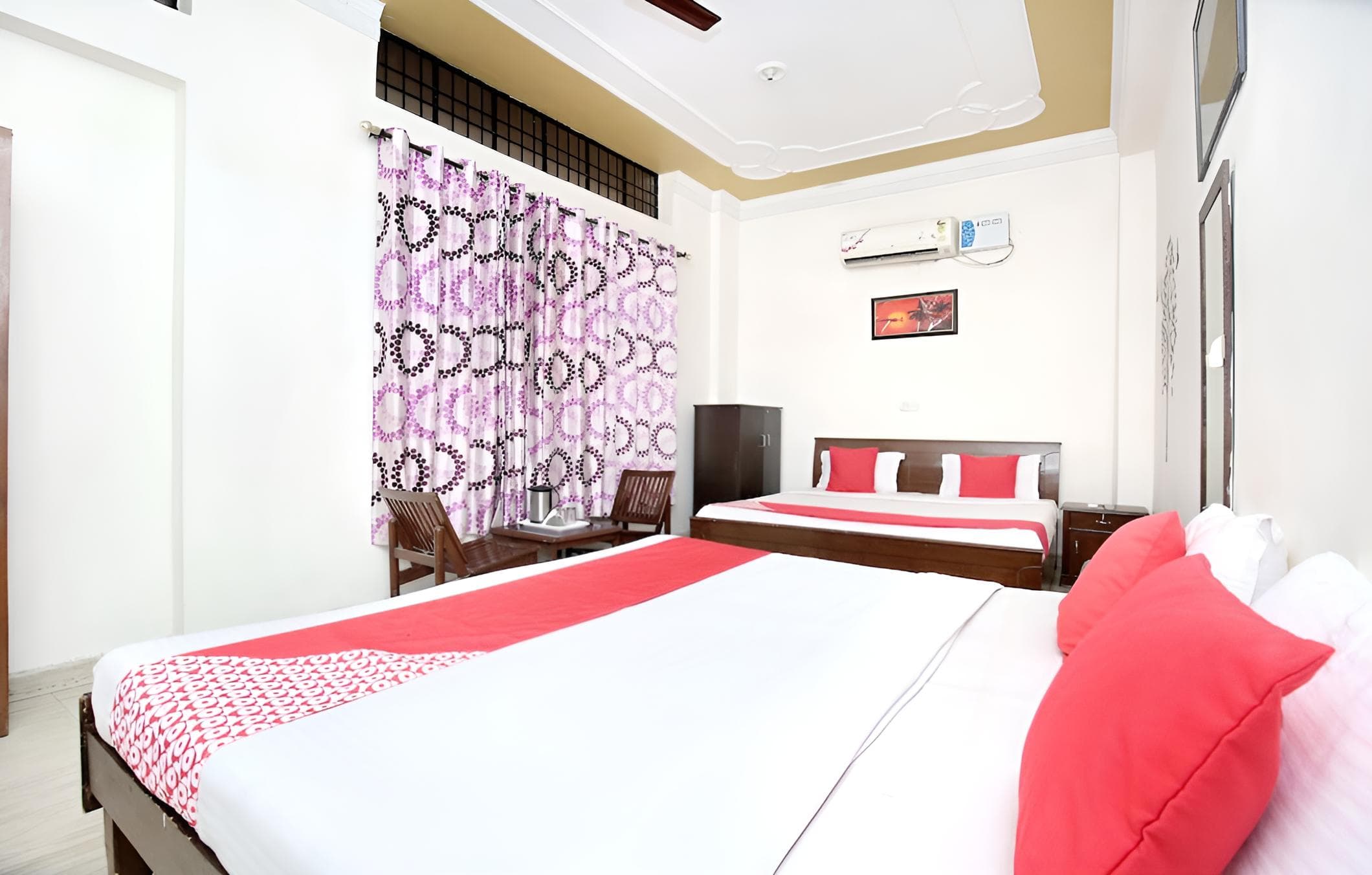 OYO 4738 Hotel Re-Birth