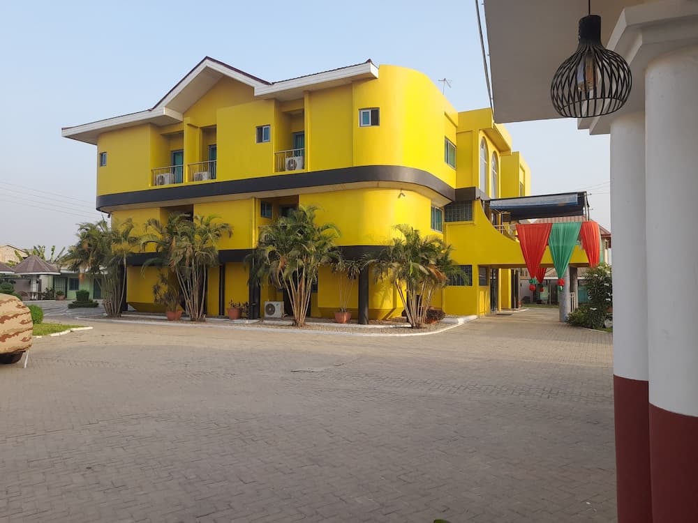BROOKVALE HOTEL