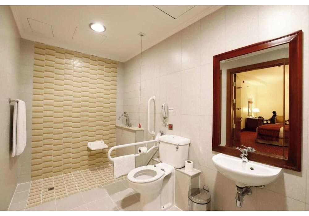 Sunday Hotel Holiday international Dubai