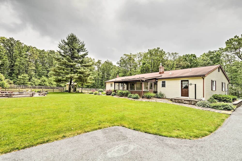 Family Home w/ Wifi, 14 Mi to Dutch Wonderland!