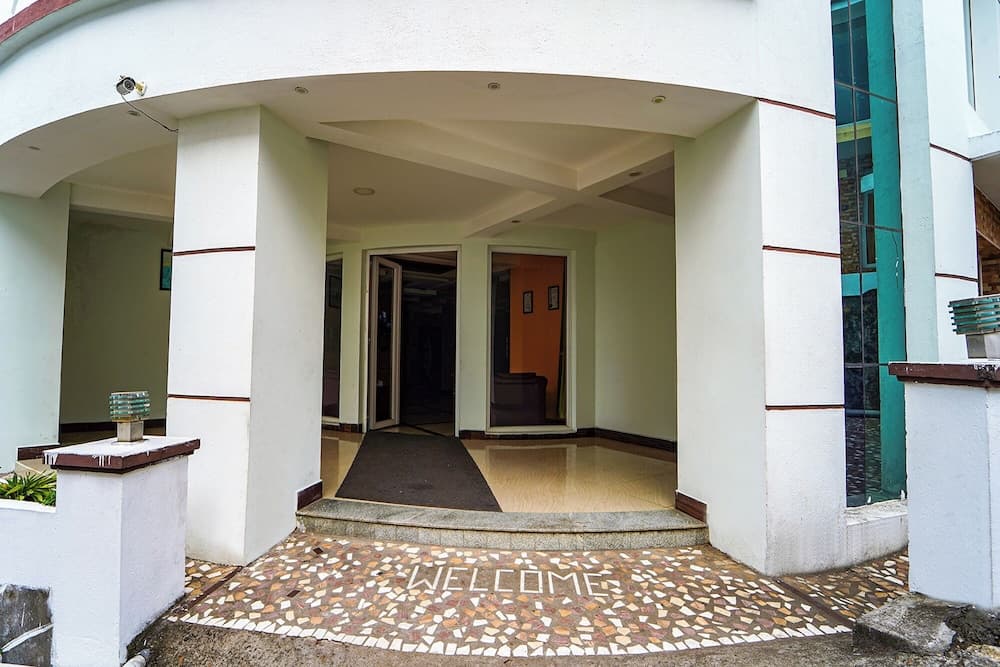 Fabhotel Rajathi Holiday Peak
