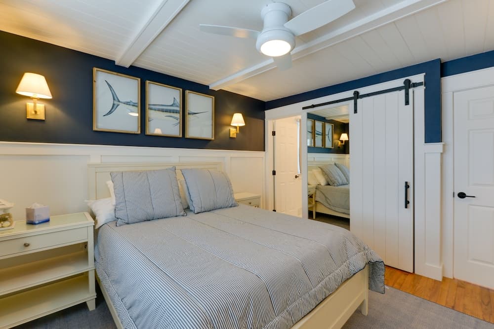 Avalon Vacation Rental w/ Porch & Grill!