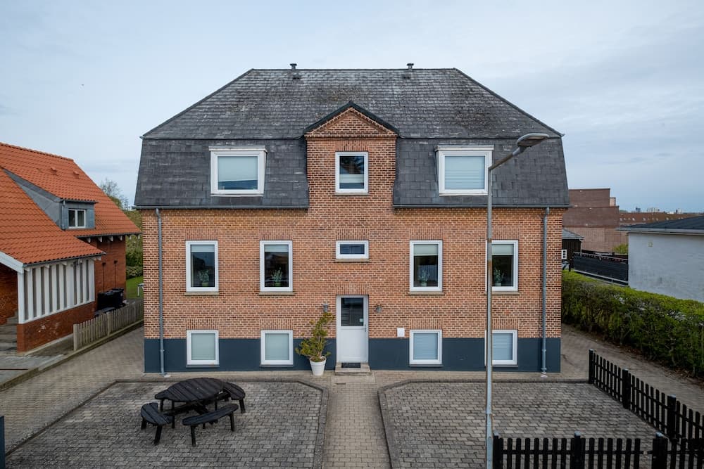 1 Bed Apartment Sleeps 2 With Parking, Wifi, Tv