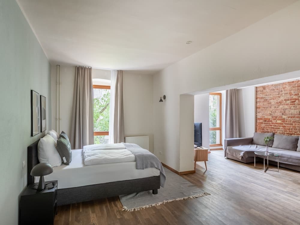 Schoenhouse Avenue by Limehome