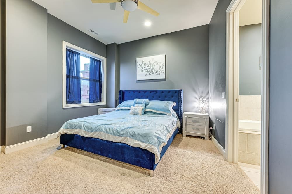 Heart of Dtwn Omaha: Historical Apt w/ Perks