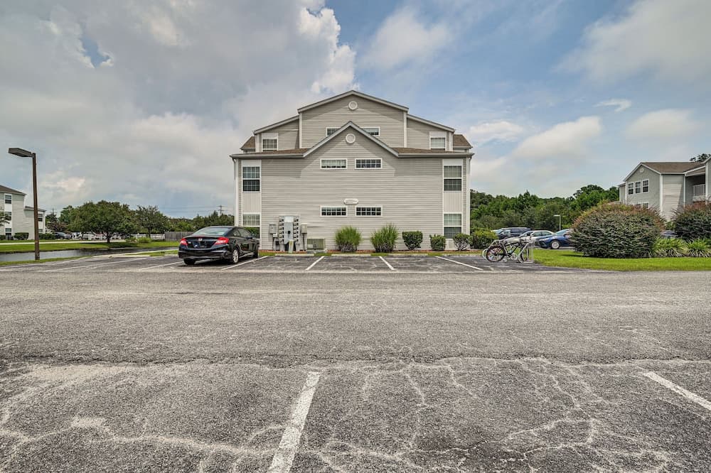 Pool Access & 2 Mi to Ocean: Myrtle Beach Condo!