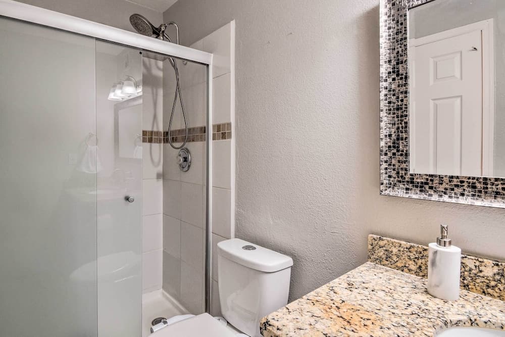 Scottsdale Gem: Pool Access, Walk to Old Town