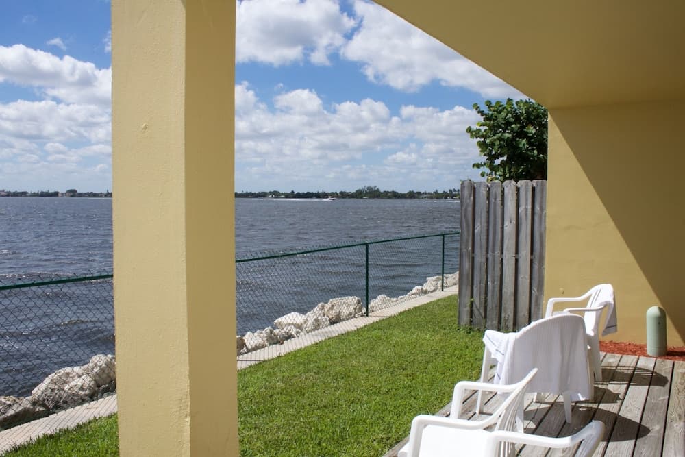 Palm Beach Waterfront Suites