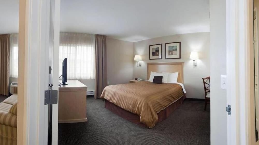 Candlewood Suites Milwaukee Brown Deer by IHG