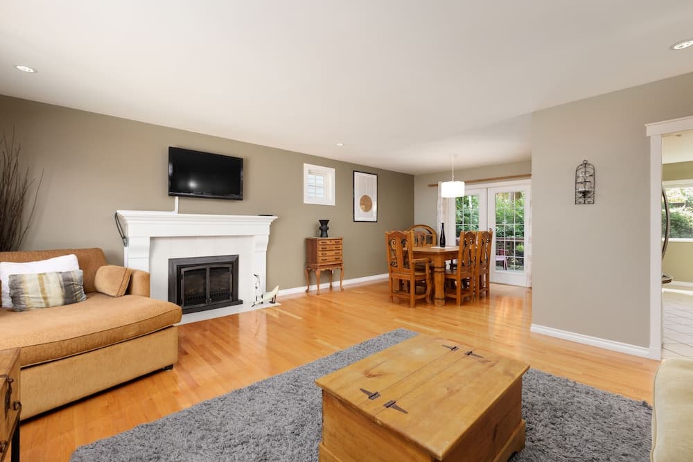 981 Bayview Dr